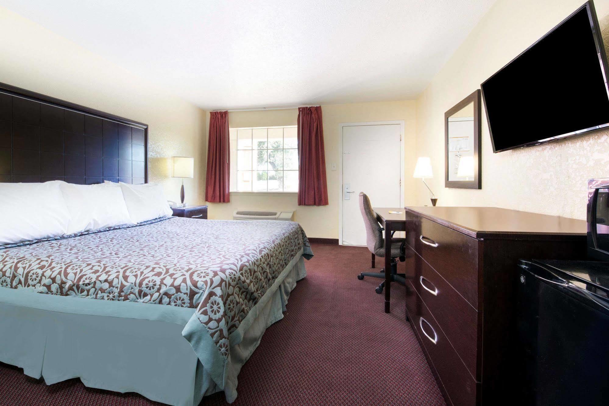 Days Inn By Wyndham Eastland Eksteriør bilde
