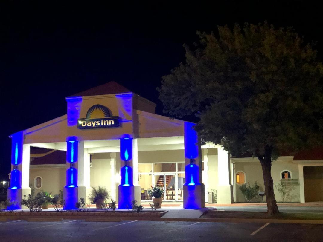 Days Inn By Wyndham Eastland Eksteriør bilde