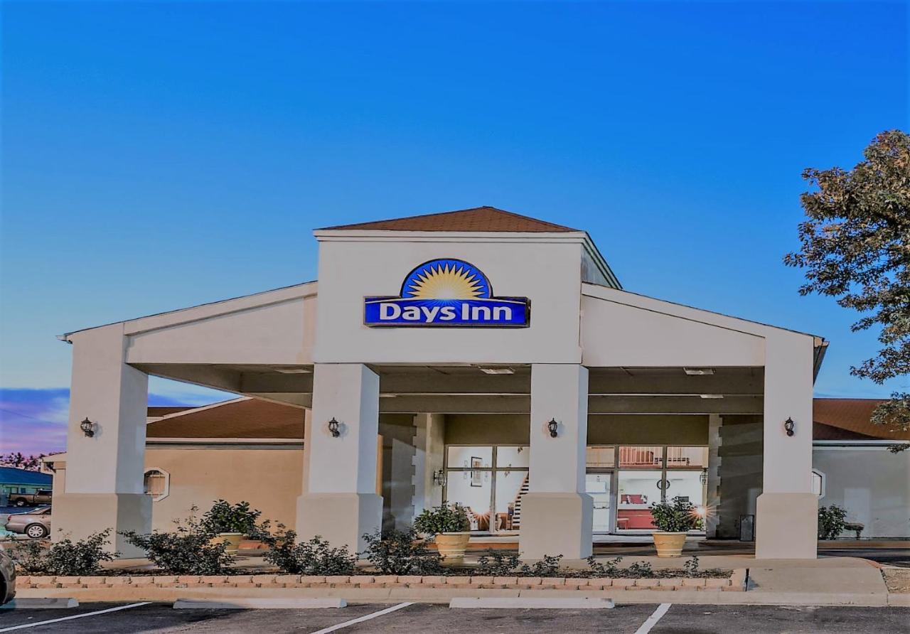 Days Inn By Wyndham Eastland Eksteriør bilde